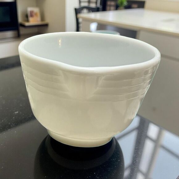 Set of 2 Vintage Pyrex for Hamilton Beach Milk Glass Mixing Bowls - Picture 9 of 10